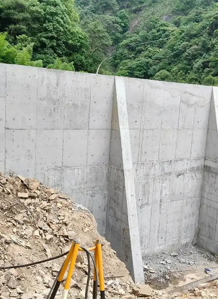 烟台龙口重力式挡土墙